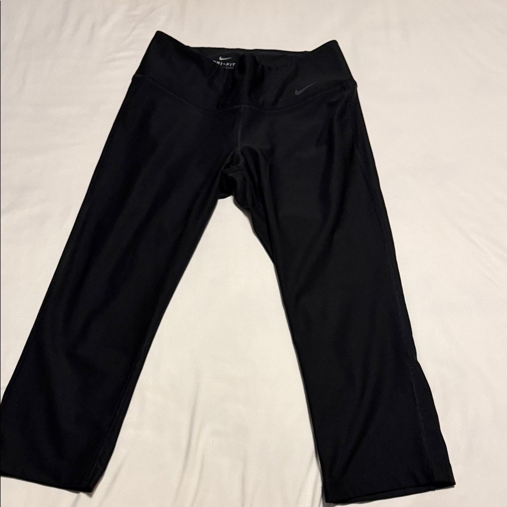 Nike Dri-Fit Black Capris Leggings